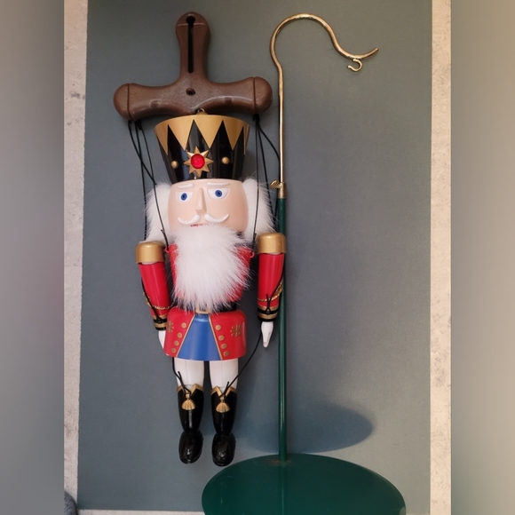 Telco 2001 Animated Musical Nutcracker Marionette Red Christmas Decor - Picture 5 of 10